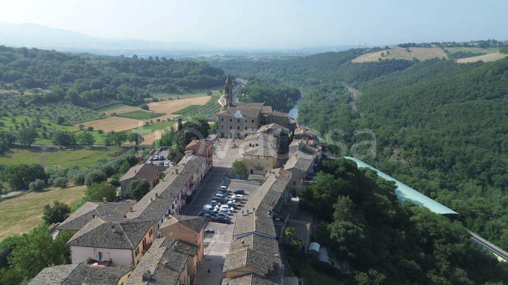 casa indipendente in vendita a Baschi