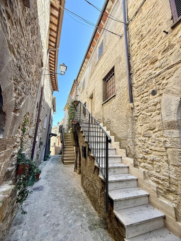 appartamento in vendita a Baschi