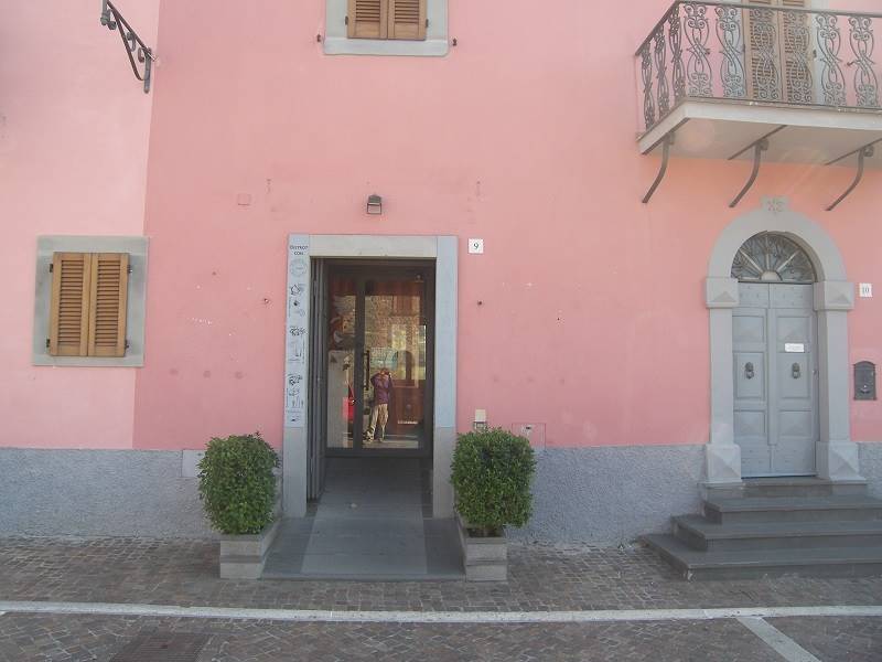 negozio in vendita a Baschi