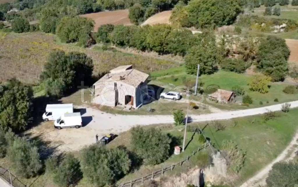 casa indipendente in vendita a Baschi