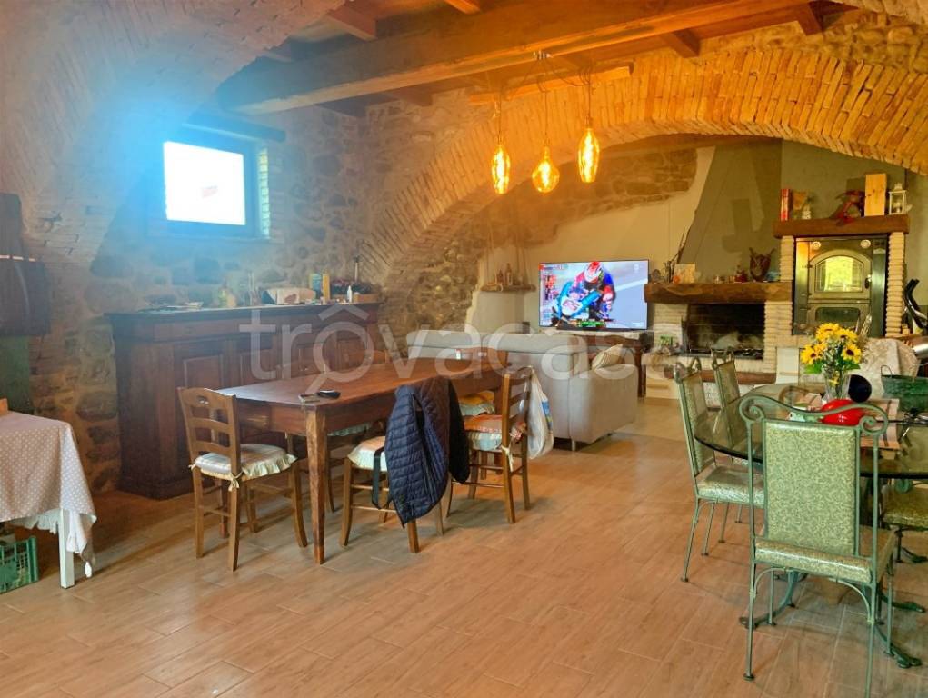 casa indipendente in vendita a Baschi