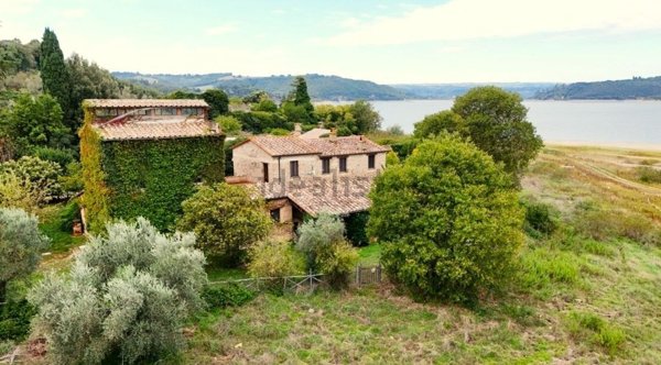 casale in vendita a Baschi