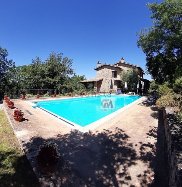 casale in vendita a Baschi