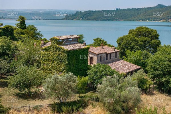 casale in vendita a Baschi