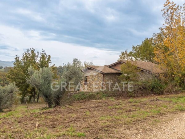 casa indipendente in vendita a Baschi