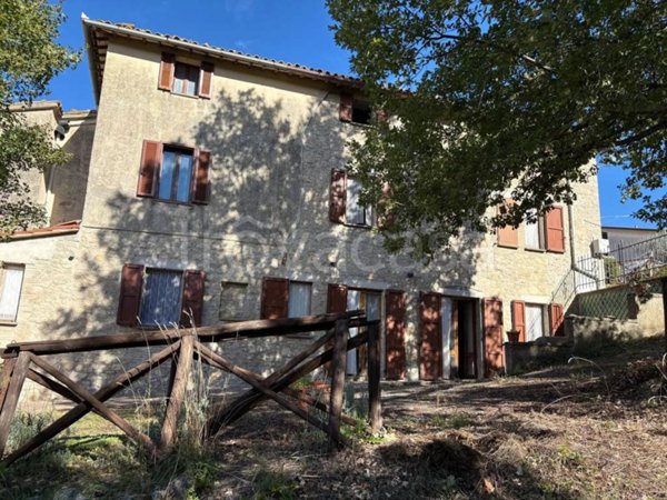 casa indipendente in vendita a Baschi