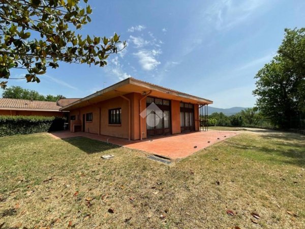 casa indipendente in vendita a Baschi