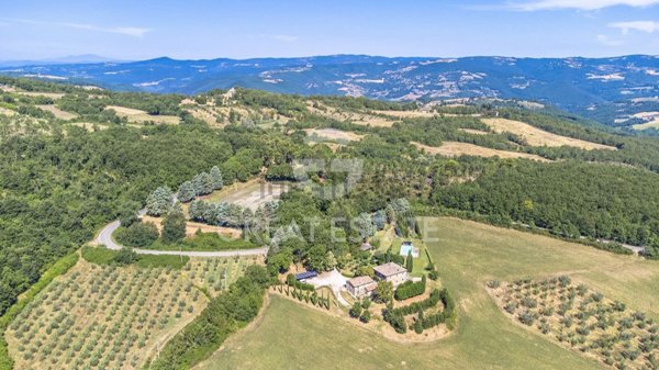 casa indipendente in vendita a Baschi