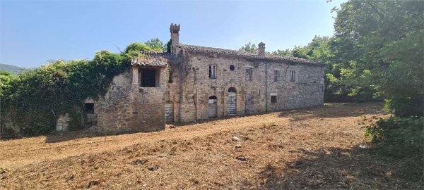 casale in vendita a Baschi