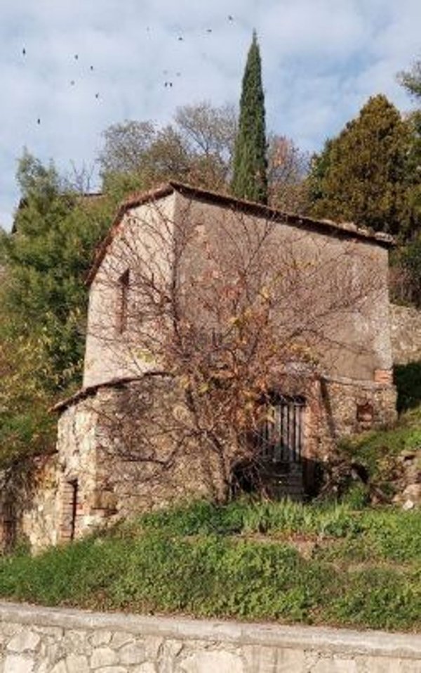 locale di sgombero in vendita a Baschi