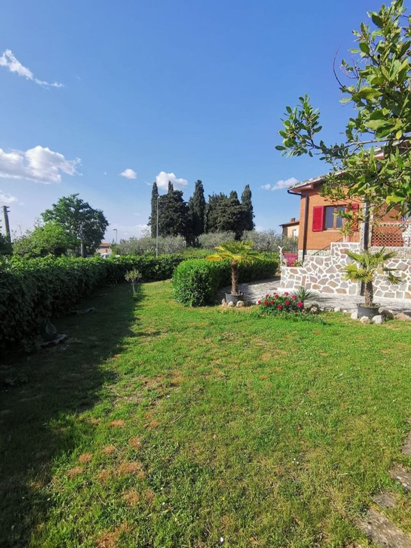 casa indipendente in vendita a Baschi