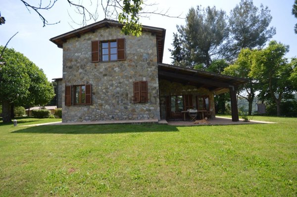 casa indipendente in vendita a Baschi