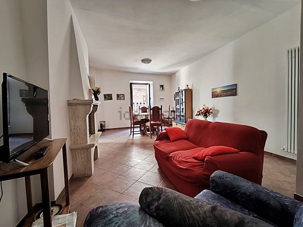 casa indipendente in vendita a Baschi