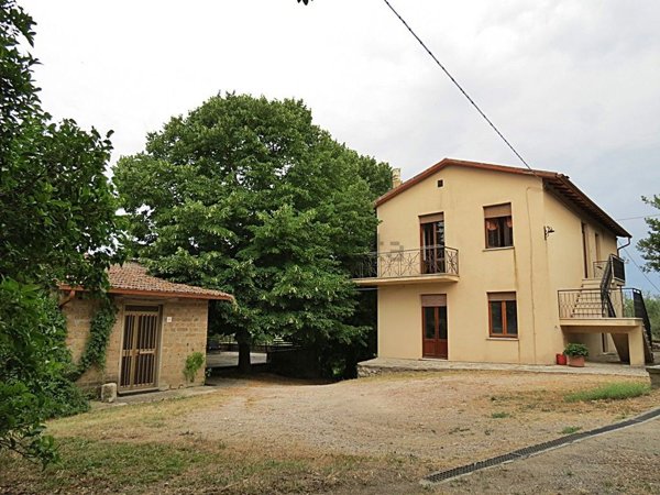 casa indipendente in vendita a Baschi