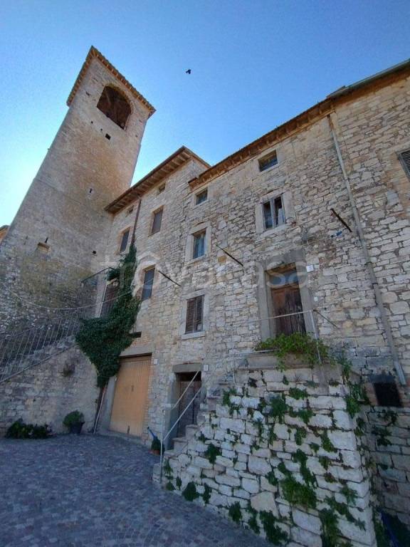 casa indipendente in vendita a Baschi