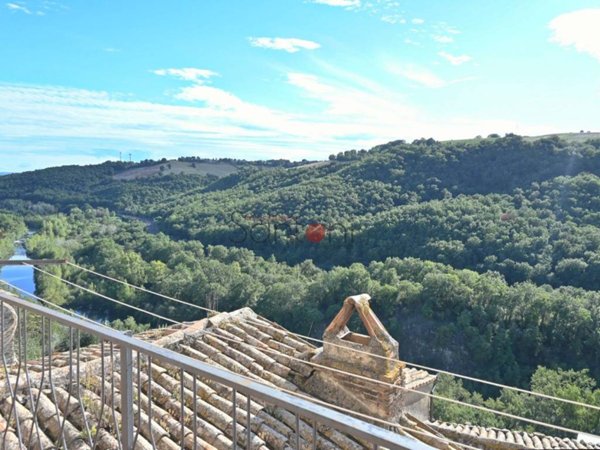 casa indipendente in vendita a Baschi