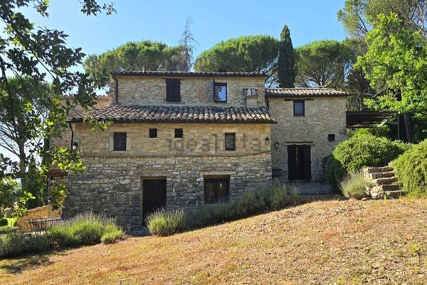 casa indipendente in vendita a Baschi