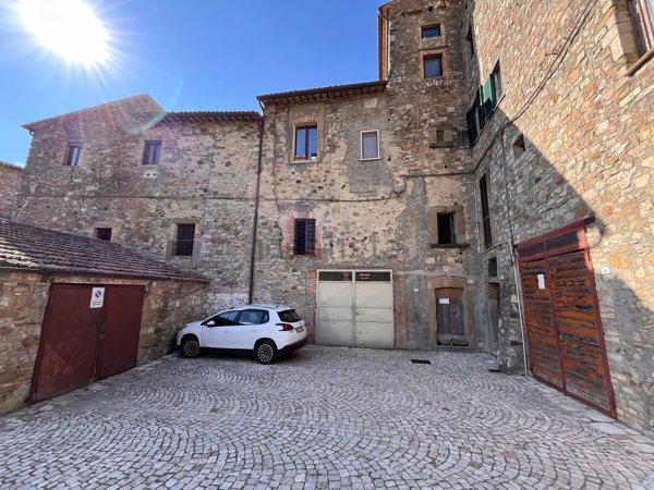 casale in vendita a Baschi