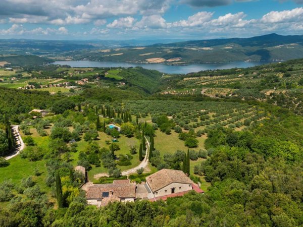 casa indipendente in vendita a Baschi