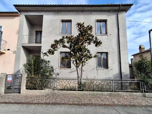 casa indipendente in vendita a Baschi