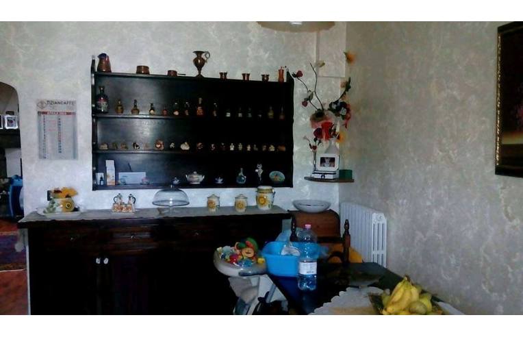 casa indipendente in vendita a Baschi