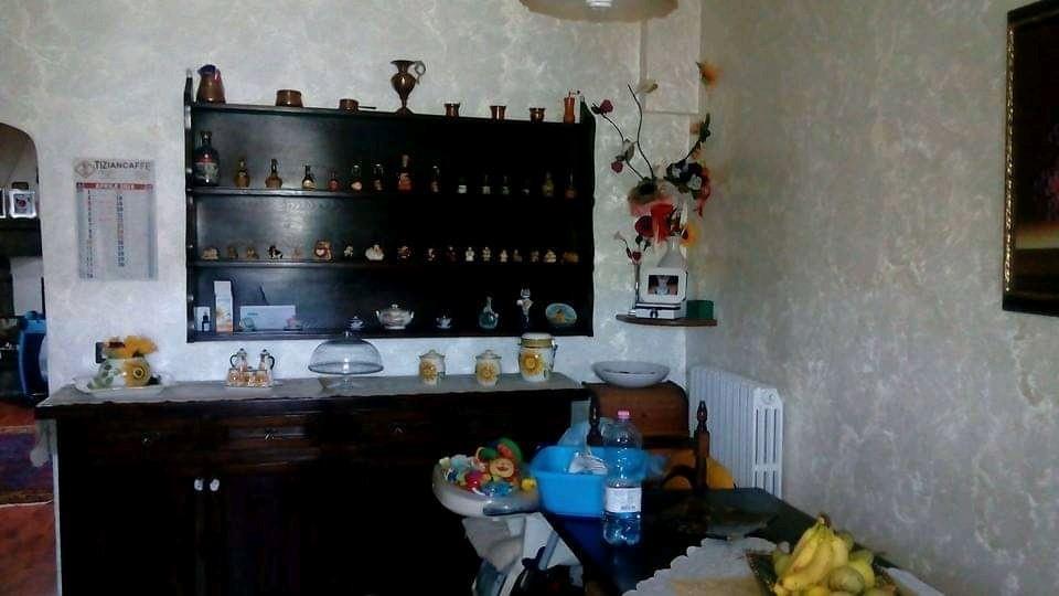 casa indipendente in vendita a Baschi