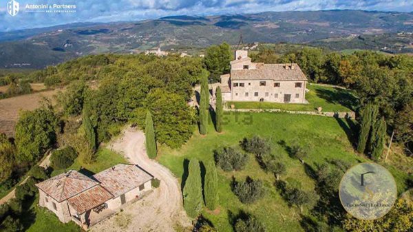 casa indipendente in vendita a Baschi
