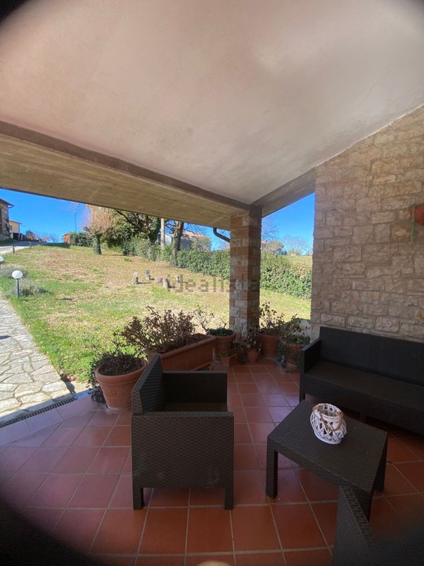 casa indipendente in vendita a Baschi