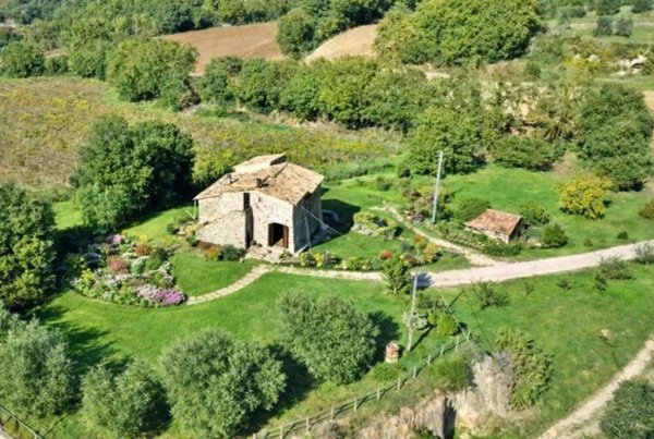 casa indipendente in vendita a Baschi