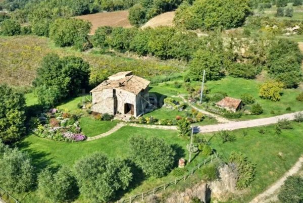 casa indipendente in vendita a Baschi