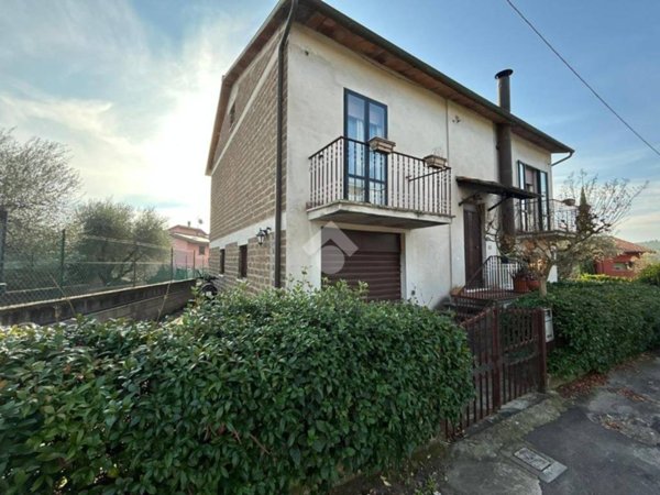 casa indipendente in vendita a Baschi