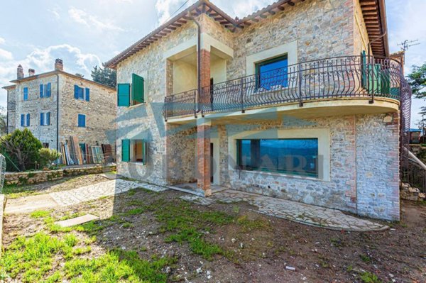 casa indipendente in vendita a Baschi