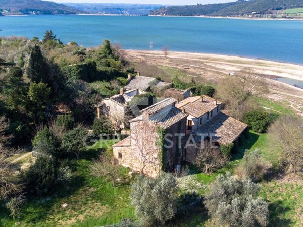 casa indipendente in vendita a Baschi