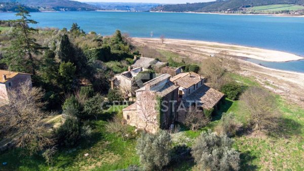 casa indipendente in vendita a Baschi