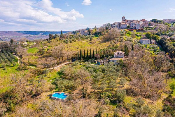 casale in vendita a Baschi