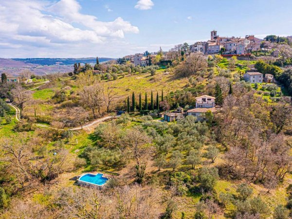 casa indipendente in vendita a Baschi