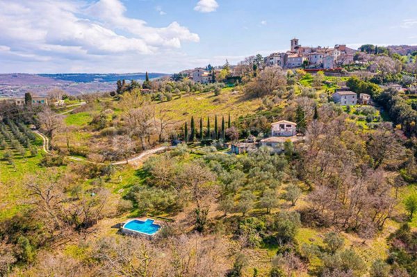 casa indipendente in vendita a Baschi