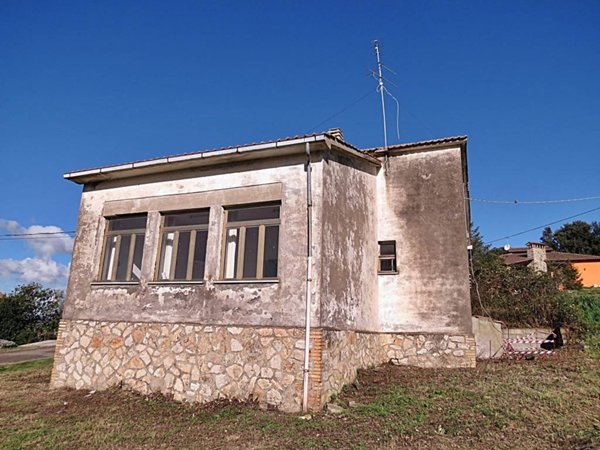 casa indipendente in vendita a Baschi