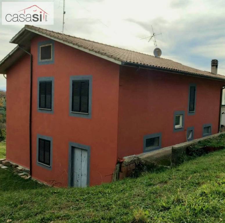 casa indipendente in vendita a Baschi