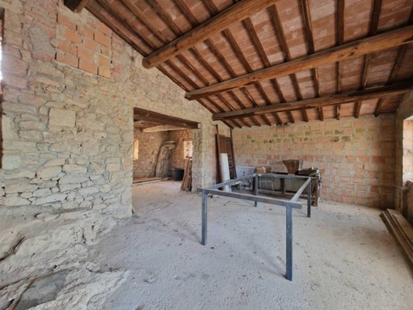 casa indipendente in vendita a Baschi