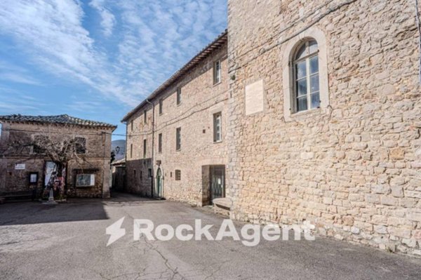 casa indipendente in vendita a Baschi