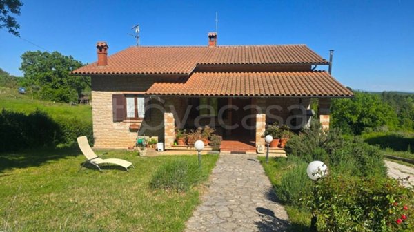 casa indipendente in vendita a Baschi