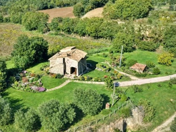 casa indipendente in vendita a Baschi