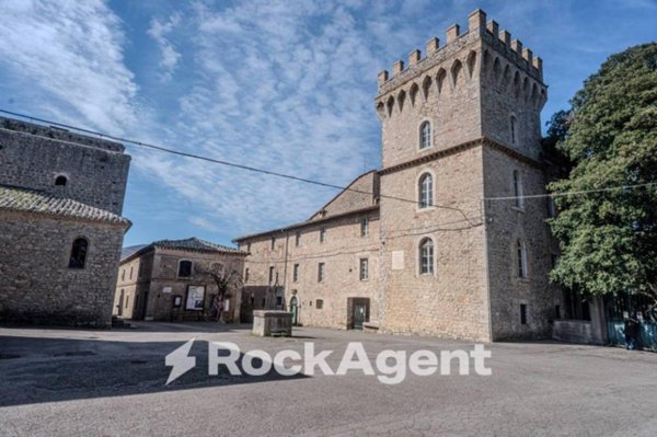 casa indipendente in vendita a Baschi