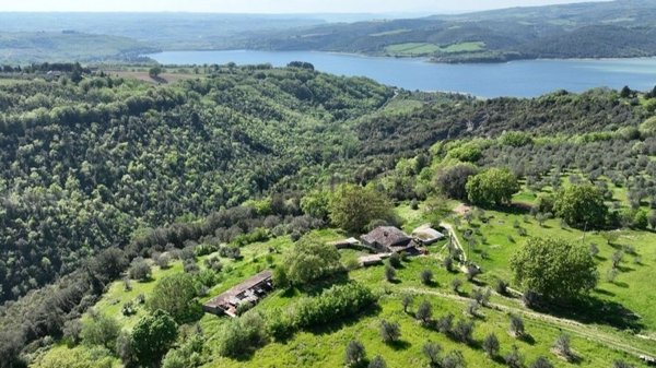 casale in vendita a Baschi