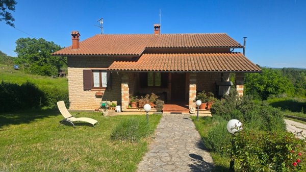 casa indipendente in vendita a Baschi
