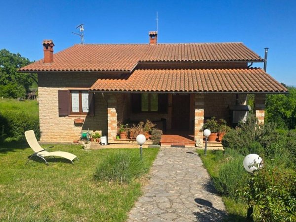 casa indipendente in vendita a Baschi