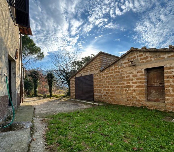 casa indipendente in vendita a Baschi