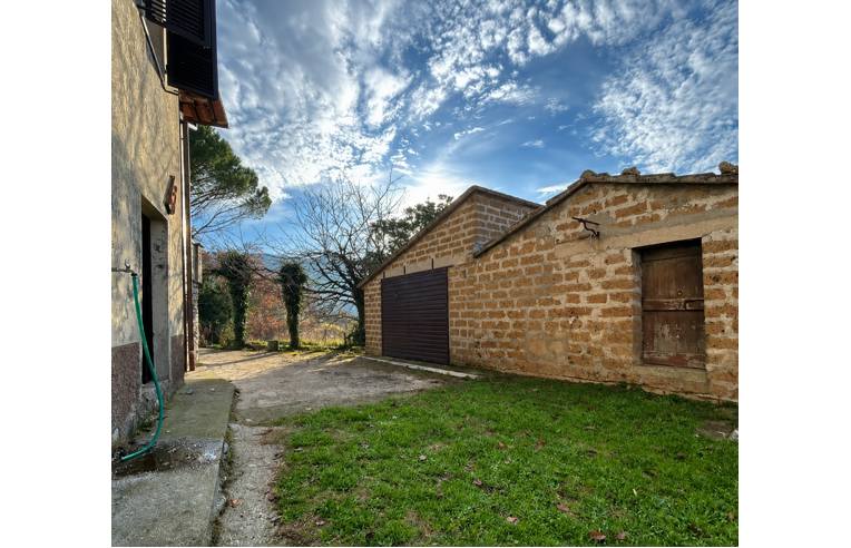 casa indipendente in vendita a Baschi
