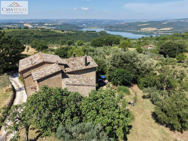 casa indipendente in vendita a Baschi